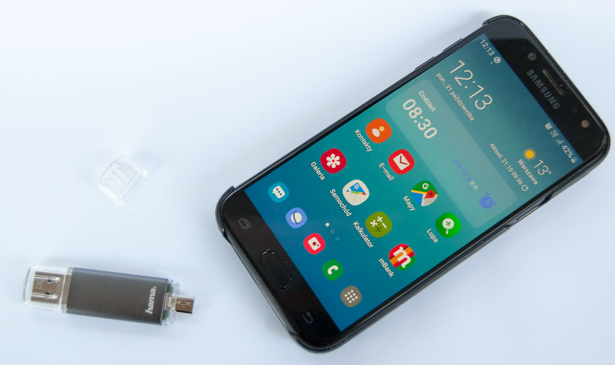 Playing video from a USB flash drive on your smartphone